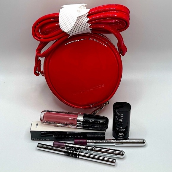 Marc Jacobs Handbags - Marc Jacobs Red Crossbody Bag with Makeup Set - Marc Jacob’s Viral Bag. NEW!